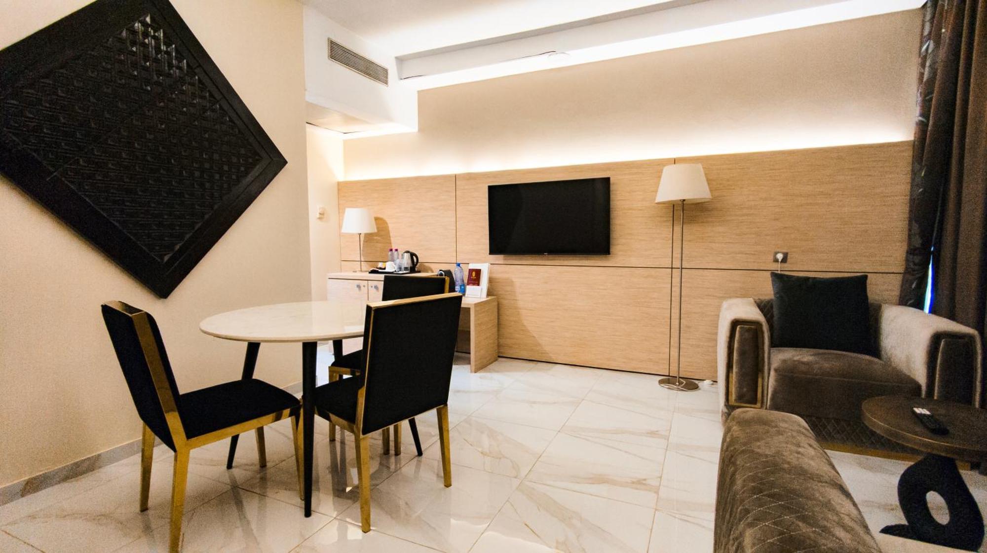 Hotel Sarakawa Ломе Экстерьер фото