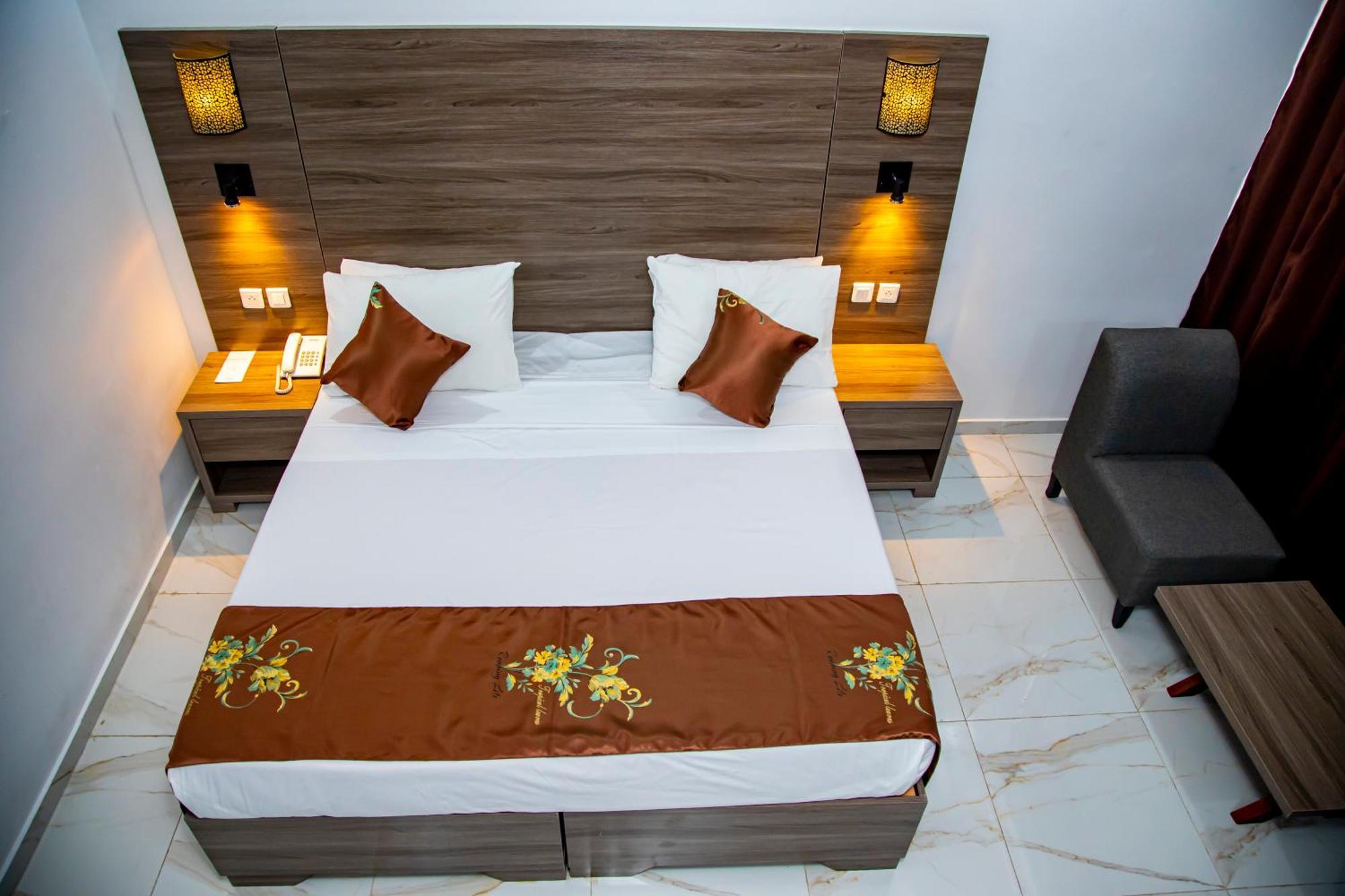 Hotel Sarakawa Ломе Экстерьер фото