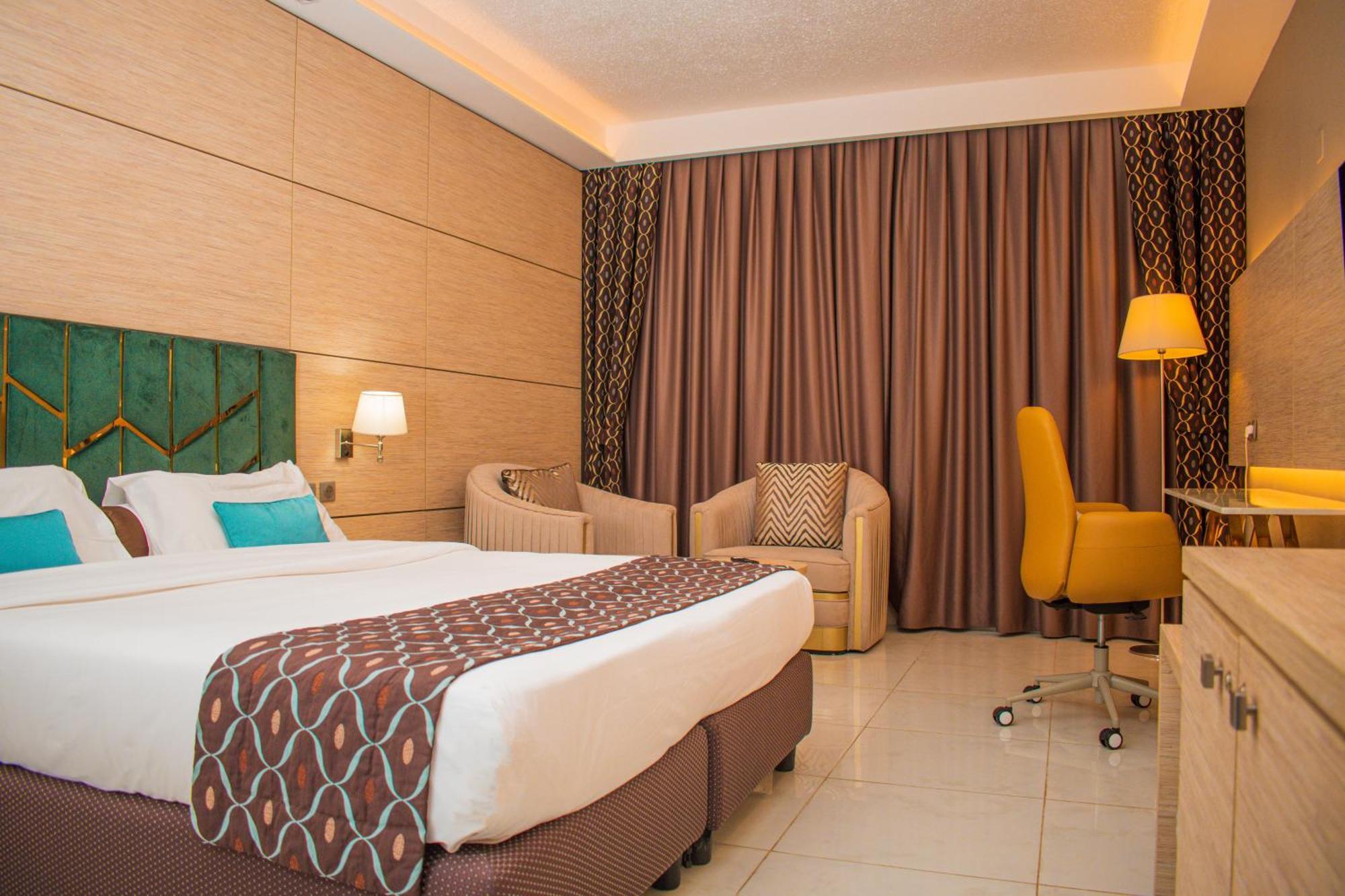 Hotel Sarakawa Ломе Экстерьер фото