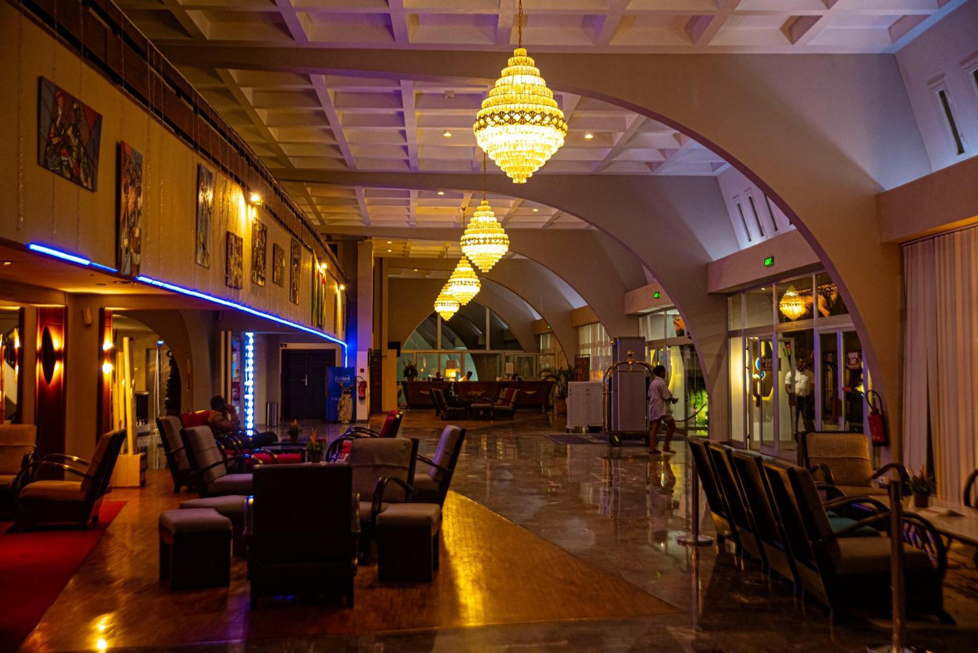 Hotel Sarakawa Ломе Экстерьер фото