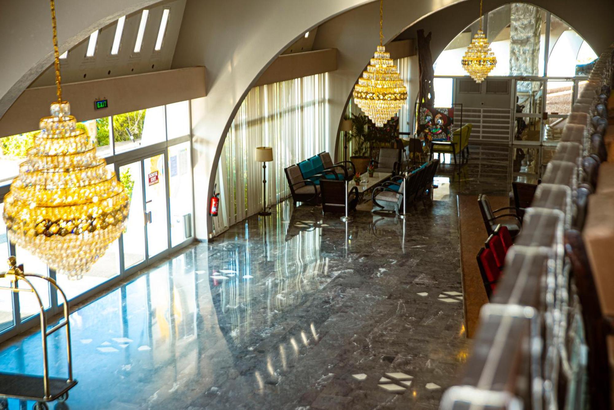 Hotel Sarakawa Ломе Экстерьер фото
