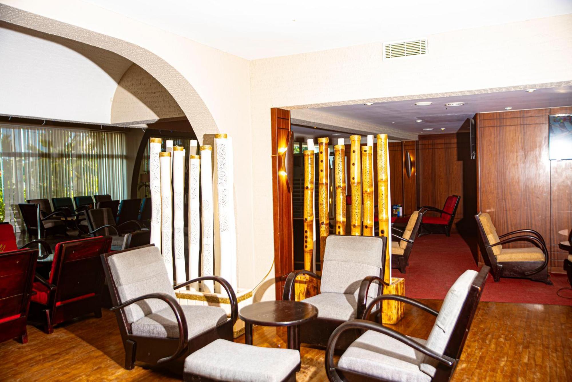 Hotel Sarakawa Ломе Экстерьер фото